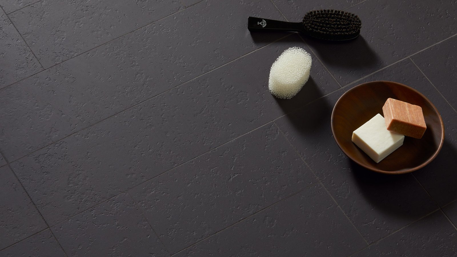Suprafata de gresie extrudata Kosei de la Mutina