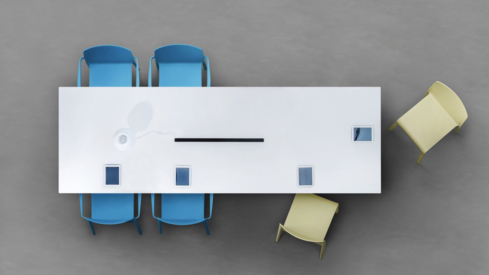 Masă de ședință Arki-Table de la Pedrali pe capre din oțel cu blat din laminat compact