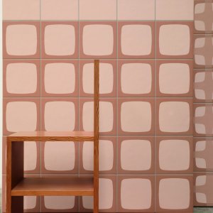 Placa Betty Frame de la Mutina cu element grafic