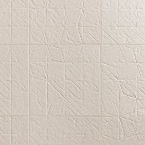 Suprafata de gresie Folded de la Mutina cu relief de hartie pliata