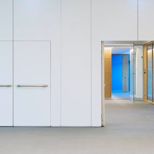 Elementul telescopic al peretelui PMI în timpul închiderii