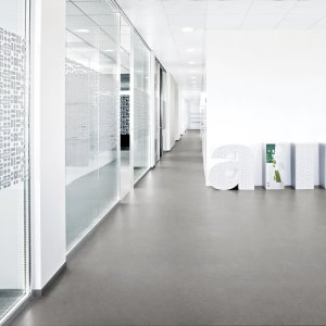 Rafturi în consolă integrate în peretele www.60