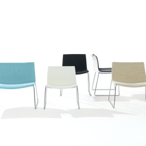 Scaun de design Catifa 53 de la Arper cu bază cu cinci raze și coloană cu gaz