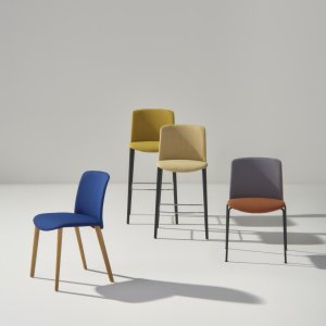 Scaun design Mixu de la Arper cu materiale diferite pe șezut și spătar într-un dining