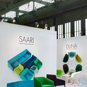 Zonă lounge completă cu colecția Saari de la Arper