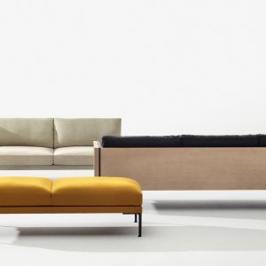 Canapea modulară Steeve de la Arper într-o zonă lounge