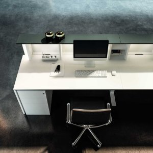 Soclu din aluminiu cu picioruțe reglabile la Lux