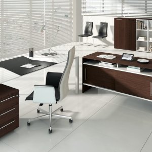 Birou Attiva cu punți cromate din țeavă triunghiulară și blat lac mat piombo