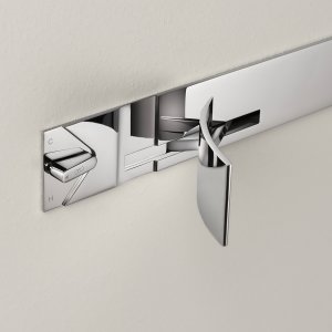 Comenzile coloanei de duș Cut Plus văzute de aproape