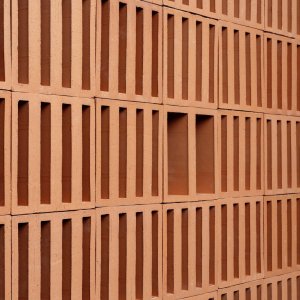 Perete traforat Tally de la Mutina, design Michael Anastassiades