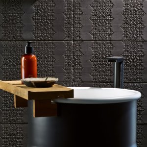 Montaj Bas-Relief cu rost de 2 mm si pene