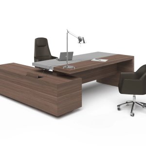 Top access deschis pe corpul de serviciu al biroului Ducale Estel, cablurile coboară în compartiment
