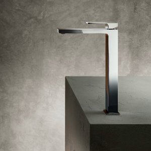 Pară de duș Acquafit și termostat Mint de la Fantini văzute din față