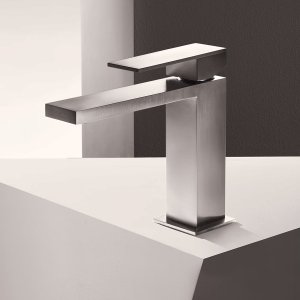 Mint de la Fantini în Matt Gun Metal, baterie cu o gaură văzută din profil