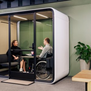 Framery Four Accessible cu mobilier pliabil