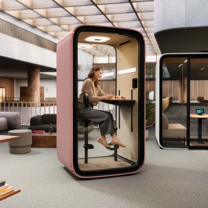 Birou electric ridicat pentru lucru în picioare în Framery One