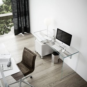 Air Desk 1 sprijinit pe sistemul de dulapuri Air Unit