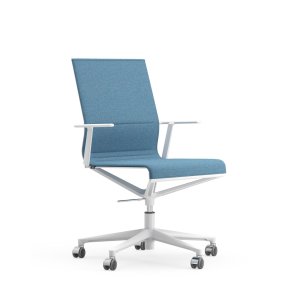 Finisajul cromat al cadrului Stick Chair