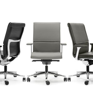 Detaliu al plasei elastice bicolore de pe Una Chair