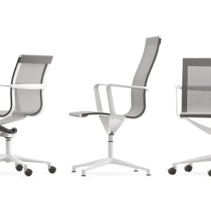 Capac de zamak cromat pe o rolă a scaunului Una Chair