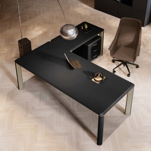 Detaliu al piciorului Iulio din aluminiu extrudat cu profil vertical cu aspect de lemn