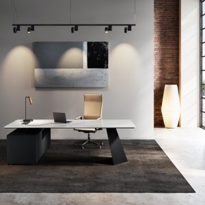 Detaliu al blatului ceramic Nero Desirè pe biroul directorial Monolith
