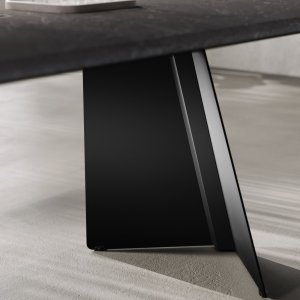 Măsuță Monolith cu blat ceramic Calacatta și picioare în V negre