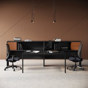 Modul port-PC central între două posturi de bench Sigma