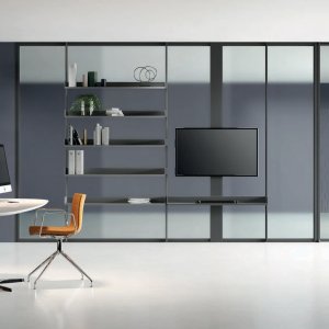 Ușă de sticlă Simple Bold aliniată cu profilele peretelui