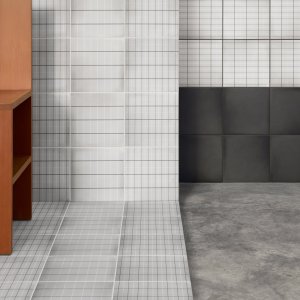 Perete de dus in Aurore Light Blue Grid S design Vincent Van Duysen