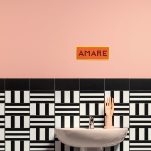 Placa Marghe Half Black în formatul 20,5×10,1 cm de la Mutina