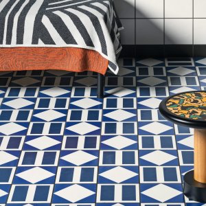 Gresie smălțuită Mutina cu modelul Black Terracotta în 20,5×20,5 cm