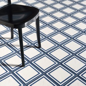 Gresie smălțuită Mutina cu modelul Flower Black în 20,5×20,5 cm