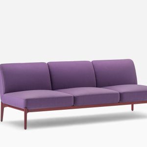 Social Plus de la Pedrali, adâncime 770 mm, într-un lounge de hotel