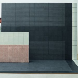 Tape Mutina montat cu modele grafice mixte in gresie portelanata smaltuita