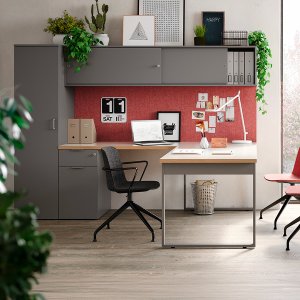 Turn Orgatower lângă un post de lucru Pigreco