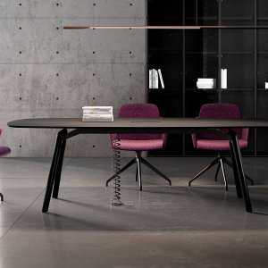 Insertie din piele cu cusatura vizibila pe biroul Rail