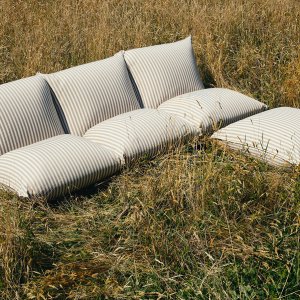 Mobilier de exterior Brezza într-o curte interioară