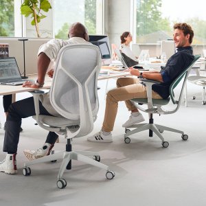 Scaune de birou se:kit cu spătar tapițat salvie în jurul unui bench de șase posturi
