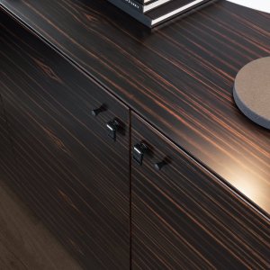 Versiune home office cu blat de 140 de centimetri