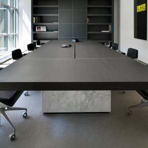 Container lăcuit Nero sub un blat din stejar închis, Asymmetrical