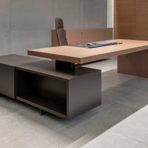 Rost din aluminiu între secțiunile blatului Asymmetrical Meeting