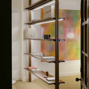 Biblioteca echipata Cosmos de la podea la tavan cu iluminare sub raft