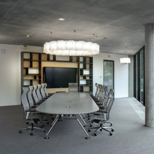 Structură Nomos vopsită negru lucios cu tălpi reglabile