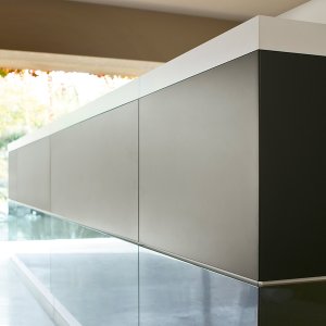 Vogue de la Frezza, design Perin & Topan, compoziție liniară pentru recepția unui birou