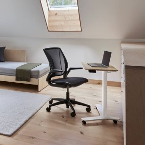 Scaun operativ ergonomic World LM de la Humanscale cu cotiere prinse de spătar