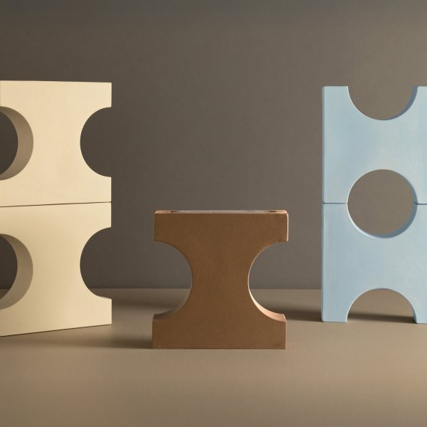 Recepție de companie cu pardoseală și placare de perete din ceramică de design Mutina