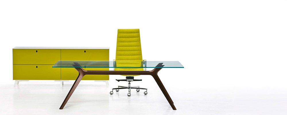 Compoziție completă — birouri, mobilier și scaune